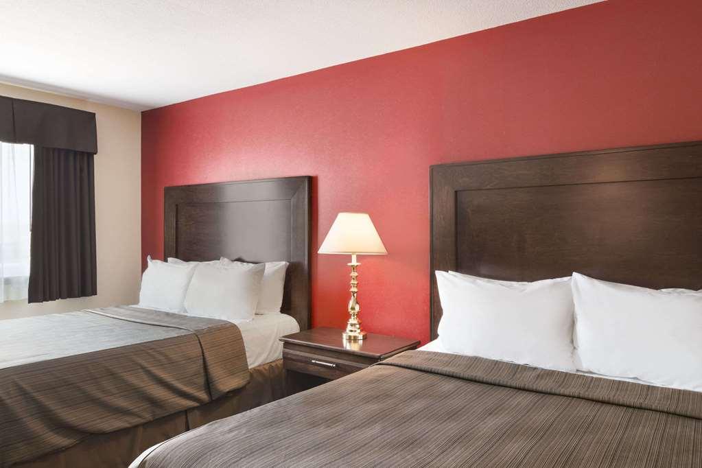 Coast Swift Current Hotel Экстерьер фото